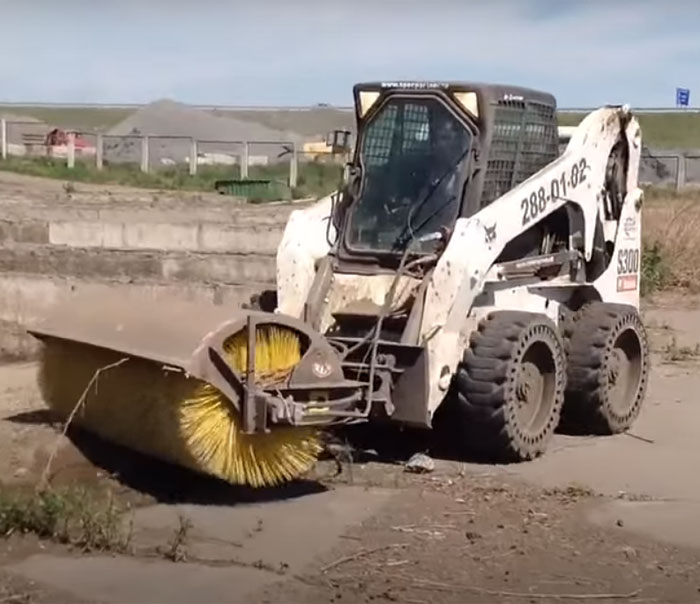 Услуги по уборке территорий от мусора